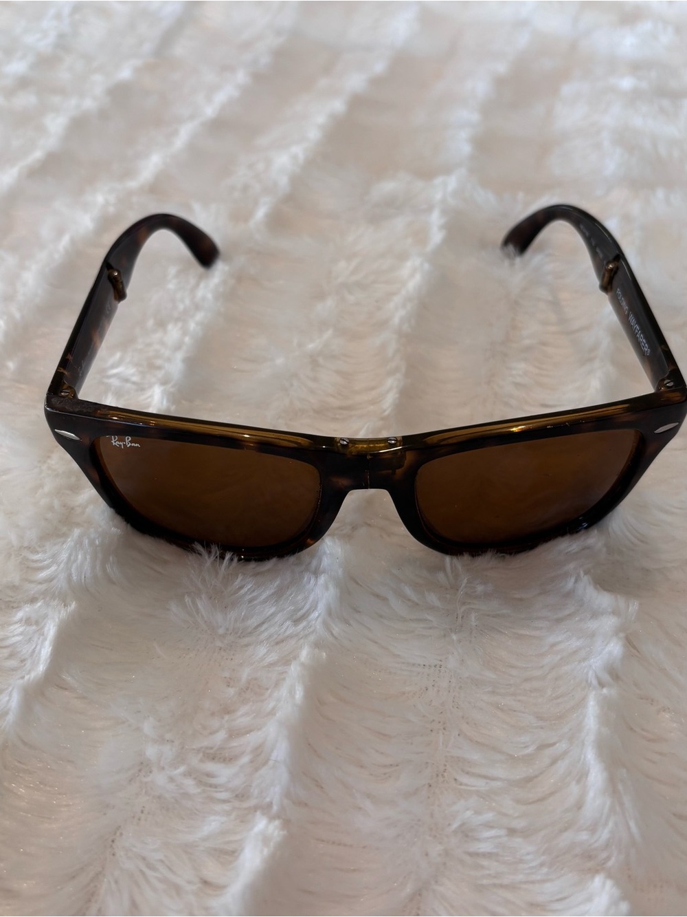 Ray-Ban Folding Wayfarer Sunglasses in Tortoise Brown